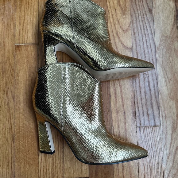 New size 9 Marc Fisher - Picture 1 of 6